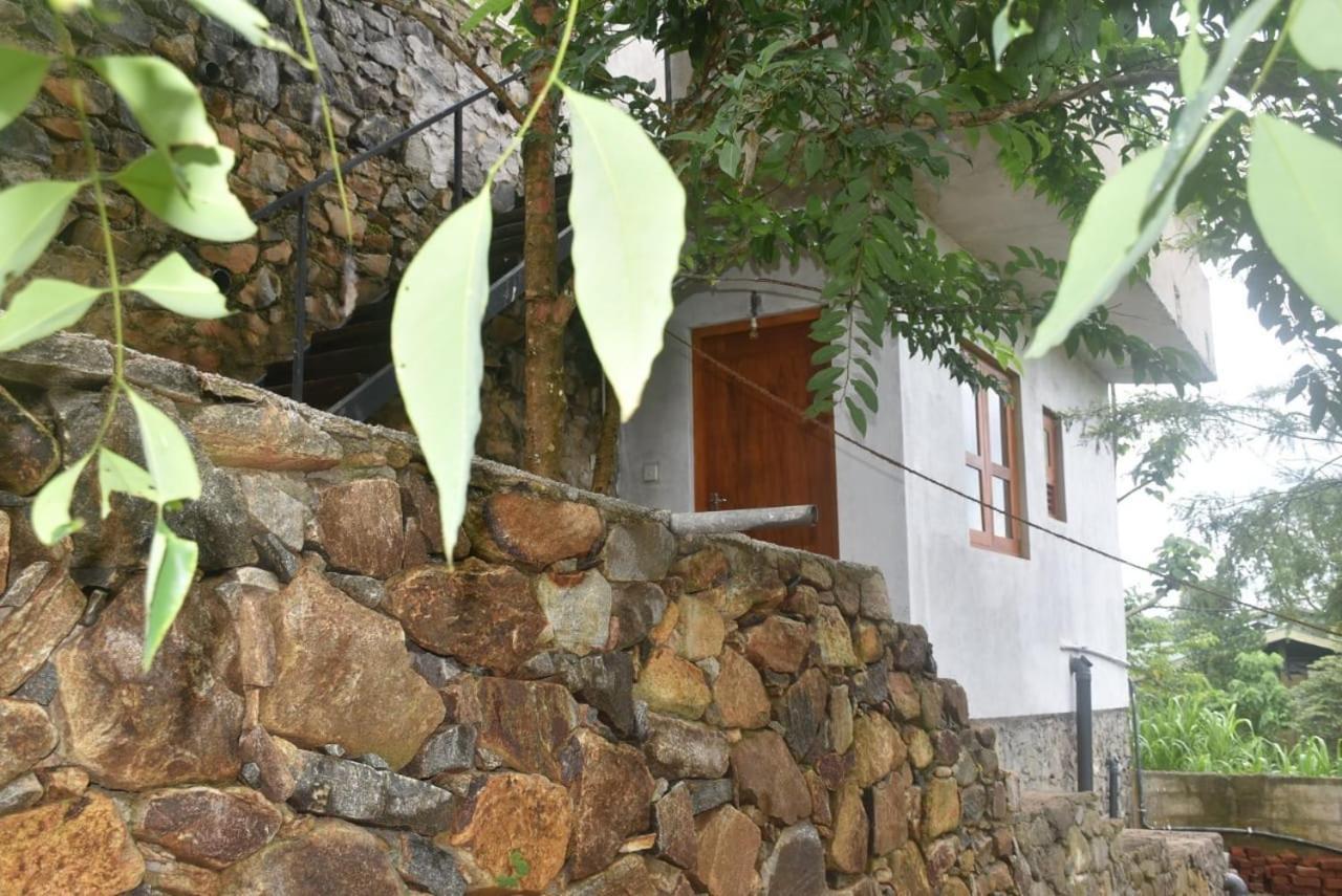 Villa 61 Ambepussa ภายนอก รูปภาพ