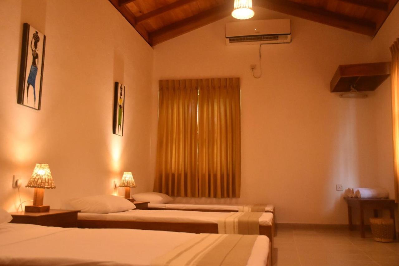 Villa 61 Ambepussa ภายนอก รูปภาพ
