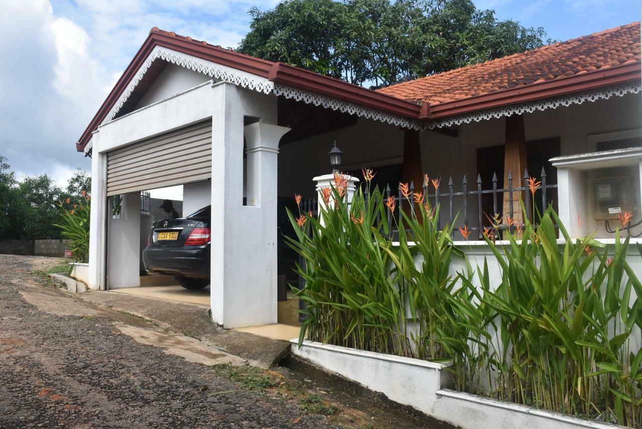 Villa 61 Ambepussa ภายนอก รูปภาพ